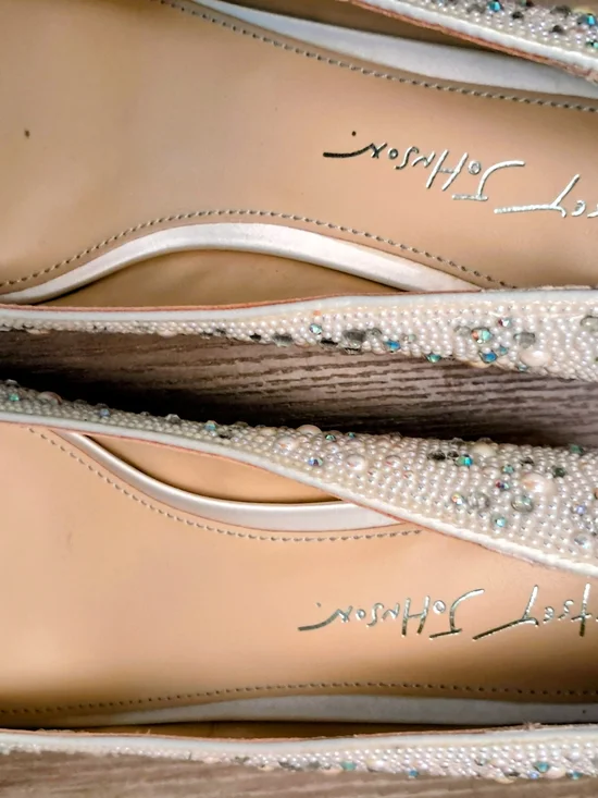 ♡Never Worn♡ Betsey Johnson Sparkly Kitten Heels - Picture 3 of 6